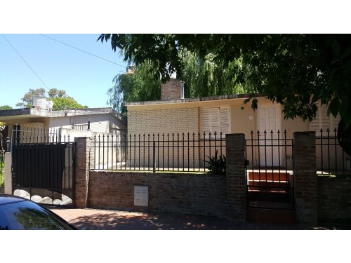 Estudio Juridico Inmobiliario vende casa zona Cuarteles