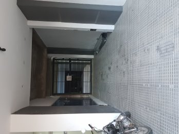 vendo COCHERA P/AUTO MEDIANO-URQUIZA 1530