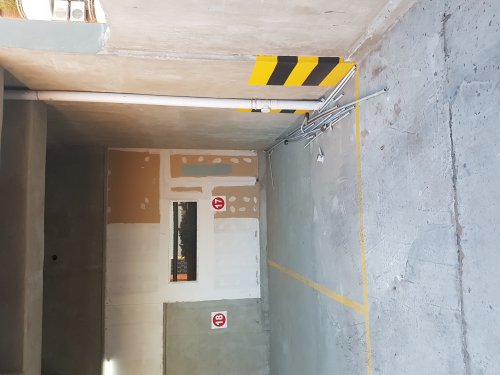vendo COCHERA P/AUTO MEDIANO-URQUIZA 1530