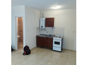 Alquiler Monoambiente p/baja, todos los serv. conectados.
