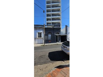 VENDO LOCAL COMERCIAL SOBRE CALLE LA PAZ Y PASAJE BAUCIS