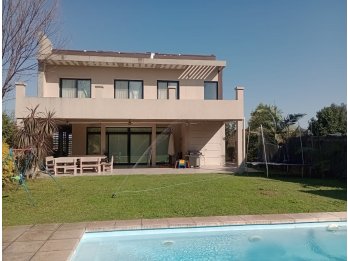 VENDO HERMOSA CASA ZONA TOMA !!!