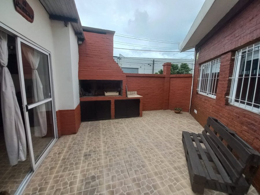 VENTA PROPIEDAD 2 DORM CRISOLOGO LARRALDE PARANA