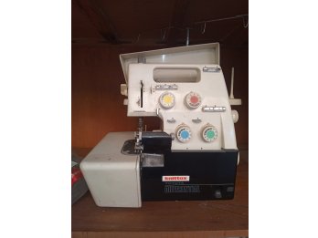 Maquina de coser overlok Knitax