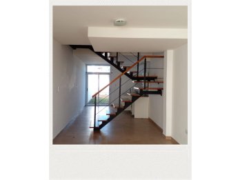 SE ALQUILA DÚPLEX 2 DOR.C/COCH./PATIO -PETRONA ROSENDE 2388.-