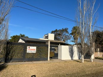 ASPILLAGA VENDE HERMOSA CASA-QUINTA EN B° LAS ACACIAS