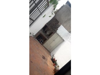 Vendo casa en zona parque, posibilidad de permuta