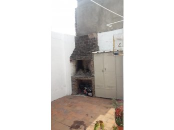 Vendo casa en zona parque, posibilidad de permuta