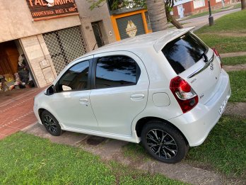 Toyota etios 1.5 xls pack automático 2023 ok patentado