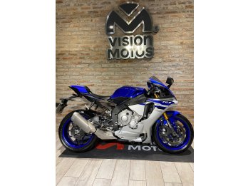 VENDO YAMAHA R1 CON 4 MIL KM