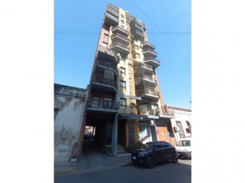 SE VENDE COCHERA CALLE URQUIZA Y CORDOBA