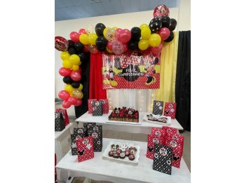 Cartel tipo Banner de Mickey y Minnie feliz cumpleaños