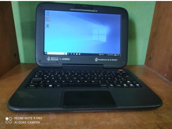 VENDO NETBOOK DEL GOBIERNO IMPECABLE COMO NUEVA CON CARGADOR