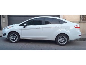 Vendo Ford Fiesta 2015 automático