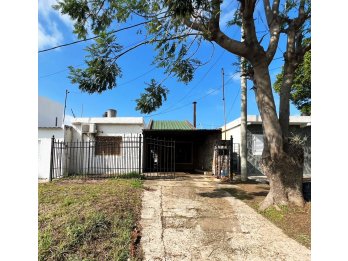 Venta Casa 3 dormitorios con Cochera y Patio Acceso Norte