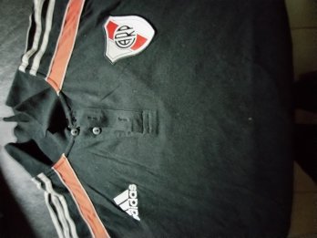 Vendo remera de river Adidas en buen estado