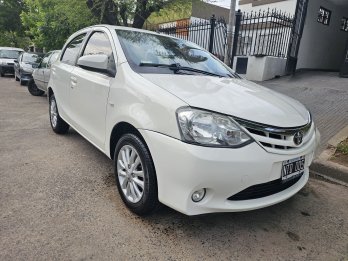 Vendo Toyota Etios XLS. Recibo menor valor!