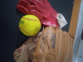 Guantes de softball usados