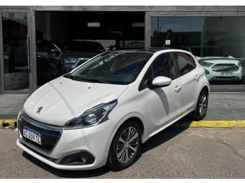 Peugeot 208 impecable $10.000.000 y cuotas