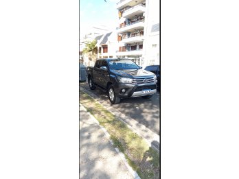 TOYOTA HILUX SRV 2.8 4X2 110.000 KM  2017 $33.500.000