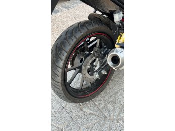 VENDO YAMAHA FZ FI SI 2022 CON DISCO TRASERO