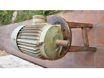 MOTOR TRIFASICO 1.5 HP 2500 RPM