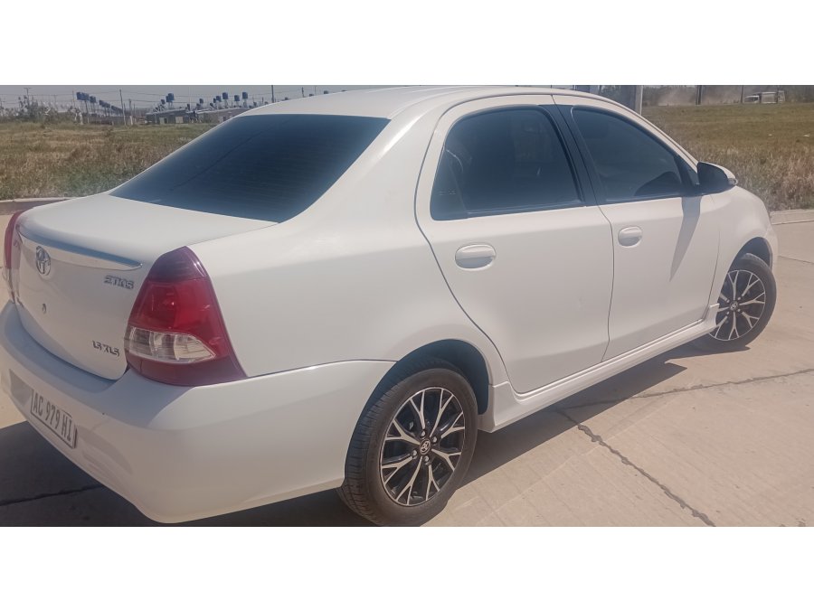 Vendo etios excelente estado