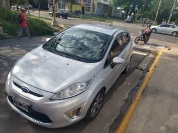 Vendo Ford fiesta kinetic 2012