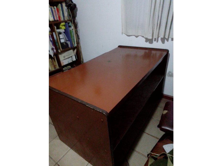 Escritorio c/bandeja teclado y gabinete p/PC