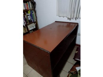 Escritorio c/bandeja teclado y gabinete p/PC