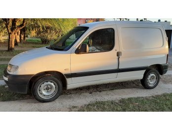 Vendo berlingo a reparar permuto por honda wave