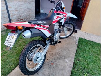 Vendo Honda tornado 2023 impecable estado sin detalles