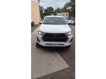 Toyota Hilux SRX 4x4 a/t 2021