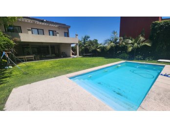 IMPECABLE CASA EN VENTA ZONA LA TOMA