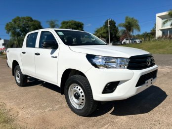 TOYOTA HILUX 2.4 DX MT ¡¡0KM!! versiones 4X4 y 4X2