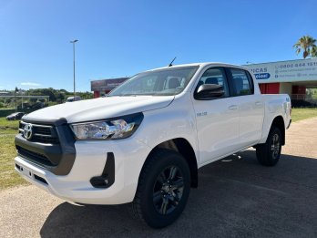 TOYOTA HILUX 2.8 SR MT ¡¡0KM!! versiones 4X4 y 4X2