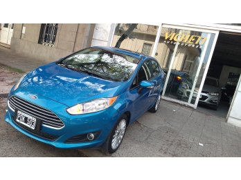 Fiesta Kinetik SE-Plus 1.6 año 2016 con 55.900km