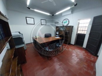 VENTA Casa amplia. ¡Ideal para vivienda y trabajo!
