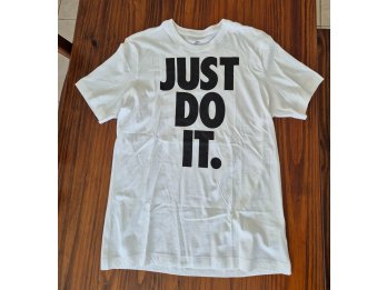 NUEVO Y ORIGINAL Remera Nike TALLE L