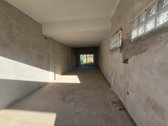 MODERNA CASA A TERMINAR DETALLES