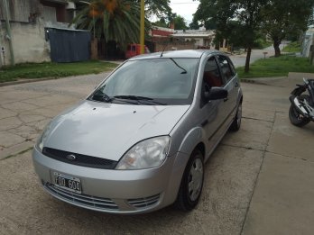 Fiesta 2006 1.6 180.000km. Vendo o permuto mayor-menor