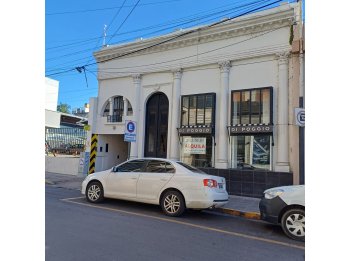 ALQUILO LOCAL COMERCIAL EN CALLE URQUIZA Y PELLEGRINNI