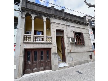 SE VENDE IMPORTANTE INMUEBLE CENTRICO SOBRE CALLE LA RIOJA