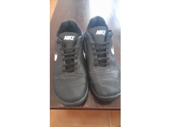 Vendo botines nike negros intactos PRECIO NEGOCIABLE