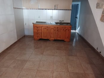 OPORTUNIDAD DUPLEX DOS DORMITORIOS CON COCHERA Y PATIO-.