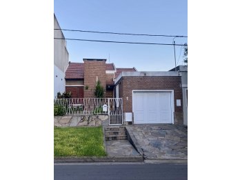 Vendo casa calle Sudamerica al 1600