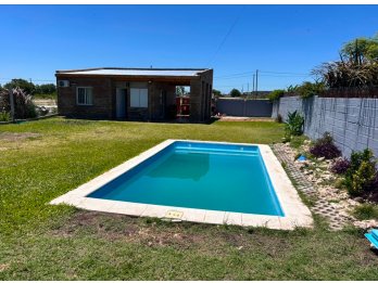 CASA QUINTA CON PISCINA EN COLONIA ENSAYO, OPORTUNIDAD!