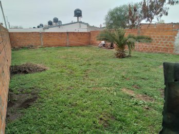 Vendo casa 1/dorm.coch. y fondo c/1611 al 2100 Z/B.AEREA