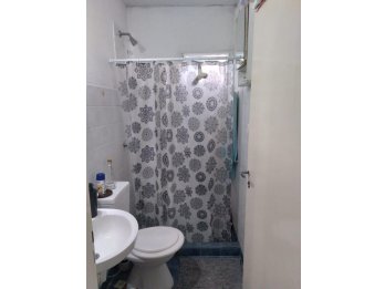Vendo casa 1/dorm.coch. y fondo c/1611 al 2100 Z/B.AEREA