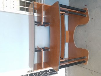 VENDO  MESA DE PARA  COMPUTADORA